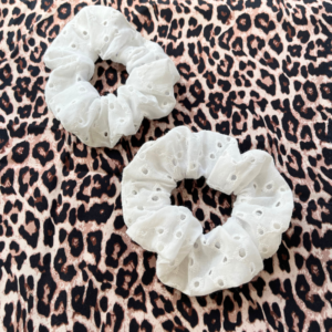 Chouchou blanc broderie anglaise