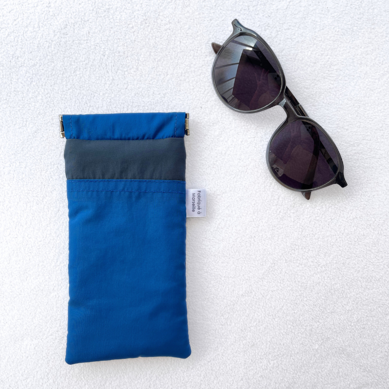 Etui à lunettes upcyclé coupe-vent bleu – Image 2