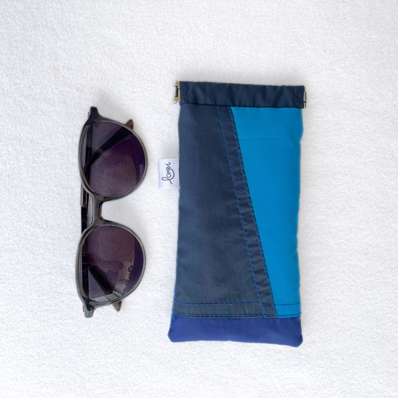 Etui à lunettes upcyclé coupe-vent bleu