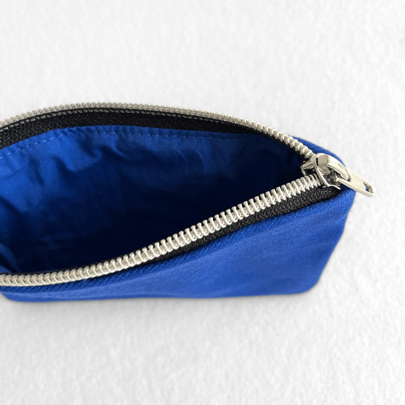 Porte-monnaie upcyclé bleu de travail – Image 2