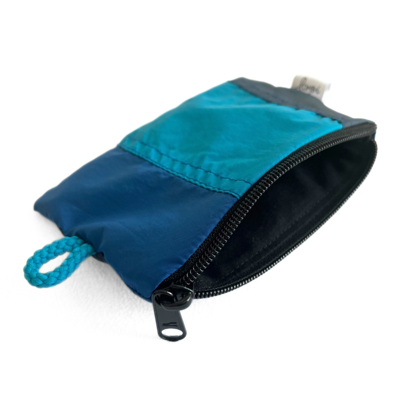 Porte-monnaie upcyclé coupe-vent bleu